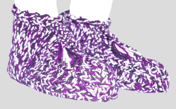 Knitted slippers in purple, black, white from polyester in size 38/39